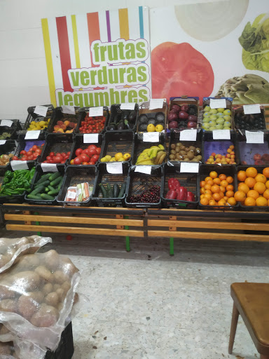 Despacho de pan La Encina + Carnicería Manolín ubicada en Linares (Jaén)