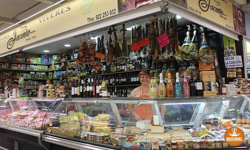 Charcutería Víveres Jacinto ( vinos y quesos tipicos de Canarias) ubicada en San Cristóbal de La Laguna (Santa Cruz de Tenerife)