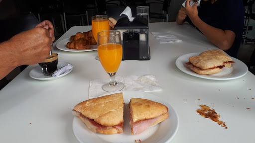 Cafetería Solucar ubicada en Sanlúcar la Mayor (Sevilla)