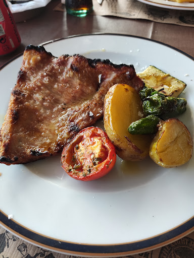 Can Martri Rostisseria Pollastre Cuit Amb Llenya ubicada en Sant Cebrià de Vallalta (Barcelona)