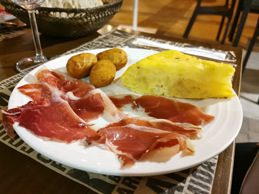 Jamón Jamón Ezcaray ubicada en Ezcaray (La Rioja)