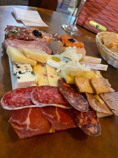 Bar-Quesería Rossini ubicada en Granada (Granada)