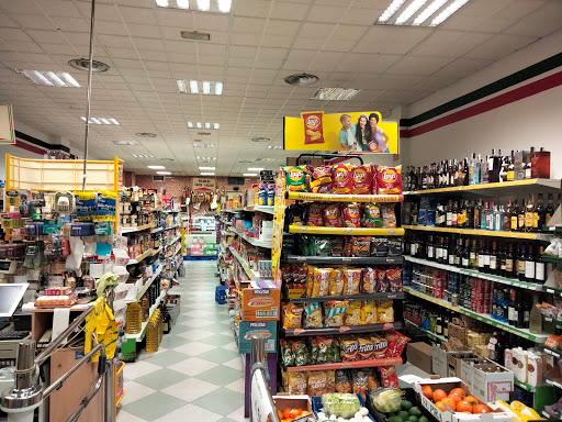 Supermercado Covirán "Poyatos" ubicada en Huétor Vega (Granada)