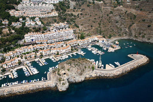 Puerto Deportivo Marina Del Este ubicada en Almuñécar (Granada)