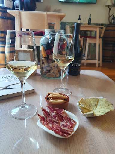 LA BESULLA - VINOTECA ubicada en Llavorsí (Lleida)