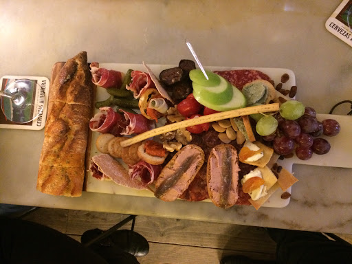 Perromedio Taberna ubicada en Granada (Granada)