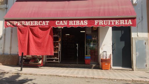 Supermercat Can Ribas Fruiteria ubicada en Portbou (Girona)