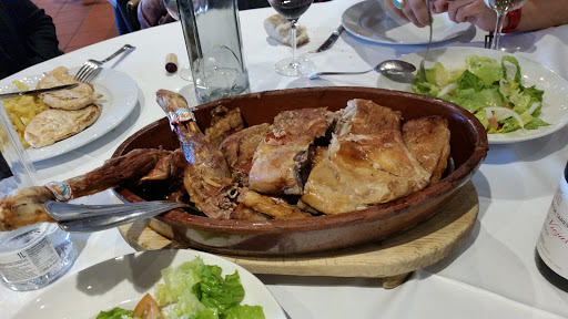 Restaurante El Rancho de la Aldegüela ubicada en Torrecaballeros (Segovia)