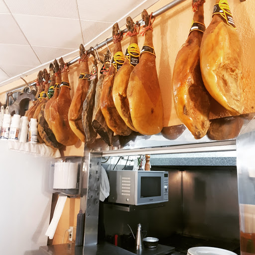 Jamones y Embutidos Josefa Hoyos S L ubicada en Salamanca (Salamanca)
