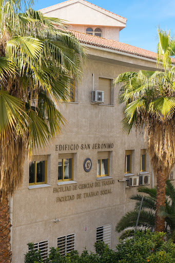 Facultad de Trabajo Social - Universidad de Granada ubicada en Granada (Granada)