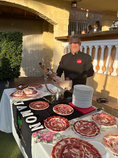 Plaza Gourmet Cortador De Jamon En Malaga ubicada en Alhaurín el Grande (Málaga)