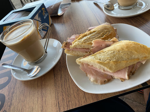 Al Corte ubicada en Torremolinos (Málaga)