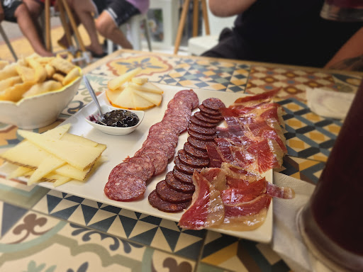 Jamón y Salud Ibérico tapas Bar ubicada en Fuengirola (Málaga)