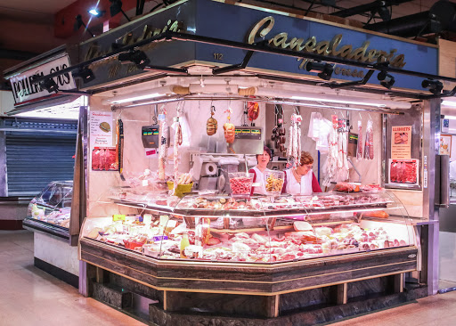 Cansaladeria-Xarcuterua M. Teresa ubicada en parada (Barcelona)