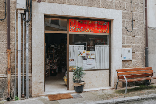 Alimentación Charcutería La Carama ubicada en Pradoluengo (Burgos)