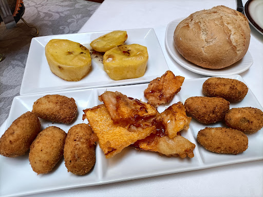 Hostal Restaurante La Muralla ubicada en Cañete (Cuenca)