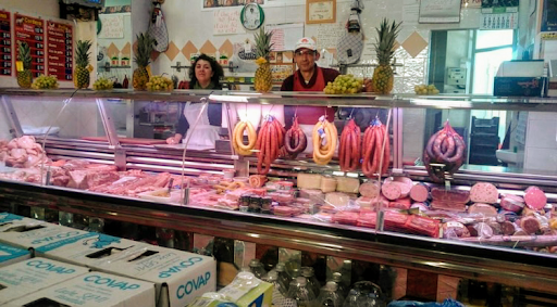 Carnicería y alimentación Largos e Hijos ubicada en Torreperogil (Jaén)