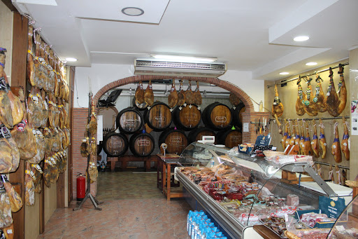 Jamones y Vinos Ruiz Martín ubicada en Adra (Almería)