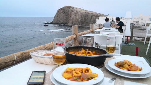 La Ola Restaurante La Isleta. Pescado fresco ubicada en La Isleta del Moro (Almería)