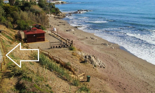 Playa Naturista de Playamarina ubicada en Las Lagunas (Málaga)