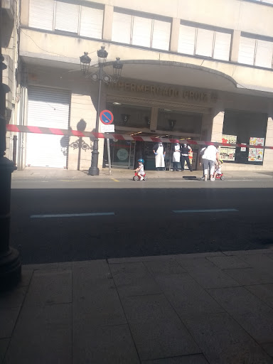 Supermercados Froiz ubicada en Ribadavia (Ourense)