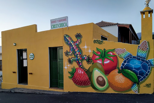 Víveres y Souvenirs Cruz Chica ubicada en Los Llanos (Santa Cruz de Tenerife)