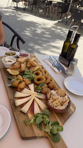 Restaurante Veintiocho 28 ubicada en Hondón de los Frailes (Alicante)