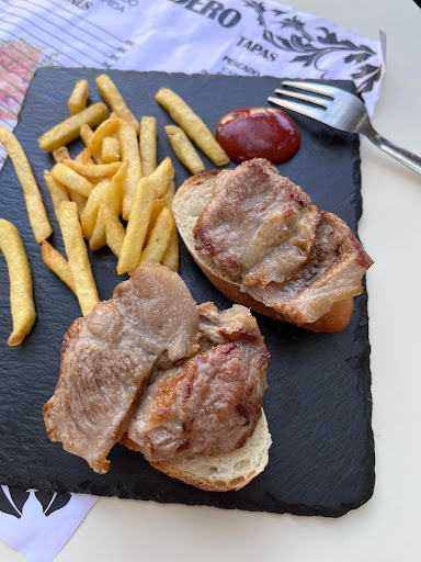 Cervecería Jamonería El Secadero ubicada en Armilla (Granada)