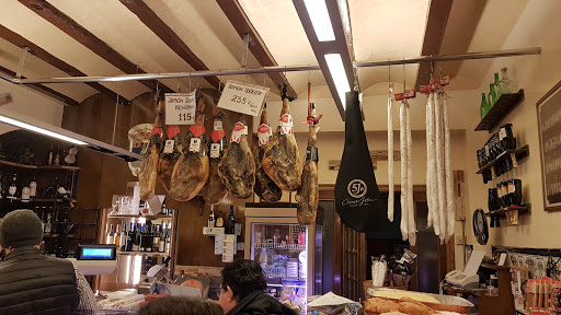 Bodega La Perolera Comida Para Llevar ubicada en Turís (Valencia)