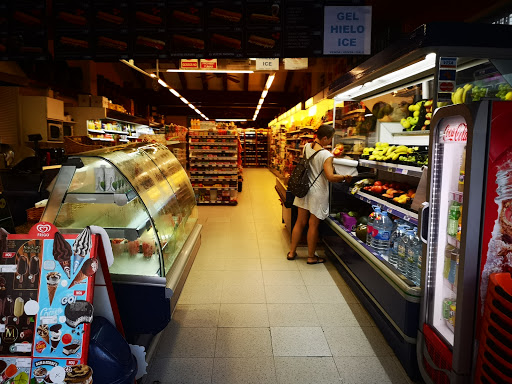 Supermercat Croissanteria Parés ubicada en Tossa de Mar (Girona)