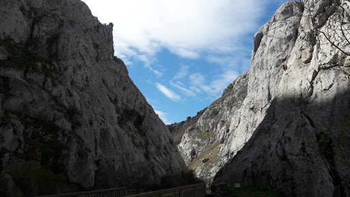 Embutidos Polvoreda ubicada en Matallana de Torío (León)