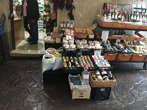 Autoservicio Mari Carnicería ubicada en Ezcaray (La Rioja)