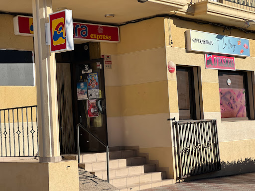 Supermercado La Palmera ubicada en Navalvillar de Pela (Badajoz)