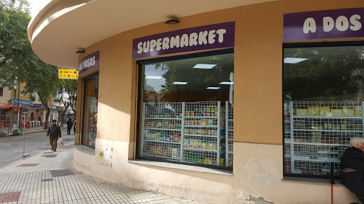 Supermercado a dos pasos ubicada en Torremolinos (Málaga)