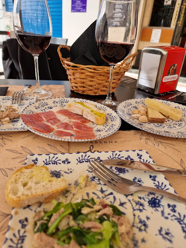 Taberna La Zarzamora ubicada en Granada (Granada)