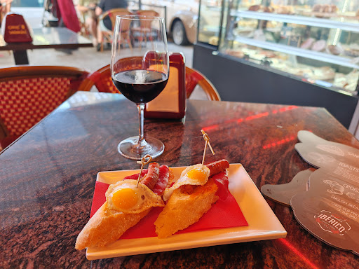 Ibérico Tapas y Vinos ubicada en Arrecife (Las Palmas)