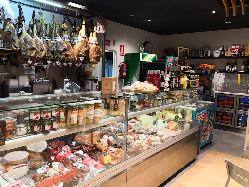 Bar Delicatessen La Garriga ubicada en Santa Cruz de Tenerife (Santa Cruz de Tenerife)