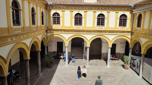 Facultad de Derecho . Universidad de Granada ubicada en Granada (Granada)