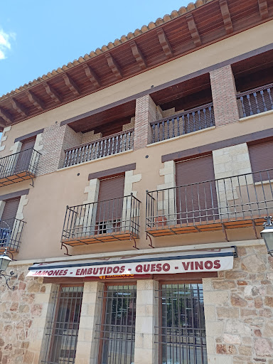 Jamones - Embutidos - Queso - Vinos ubicada en Rubielos de Mora (Teruel)