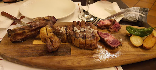 Restaurante La Bodega de Salteras ubicada en Salteras (Sevilla)