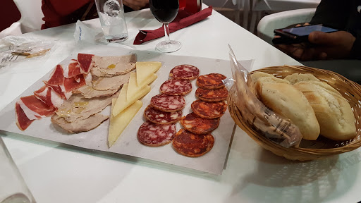 Bodega la Cruz ubicada en Aznalcázar (Sevilla)