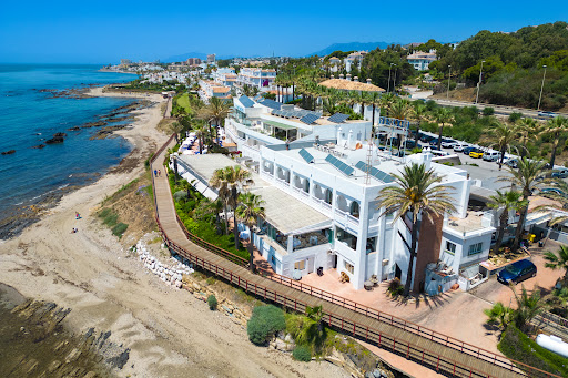 El Oceano Beach Hotel & Restaurant ubicada en Las Lagunas (Málaga)