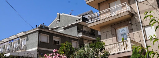 Hotel Restaurante La Torre ubicada en Puente de Domingo Flórez (León)