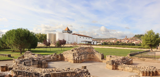 Bodegas Corral (Don Jacobo) ubicada en Navarrete (La Rioja)