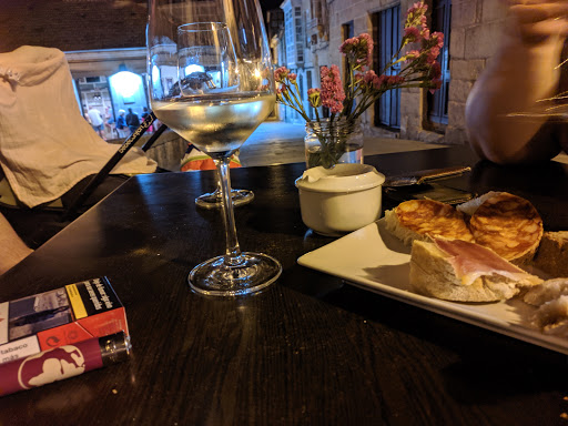 Vinoteca A Micalla ubicada en Allariz (Ourense)