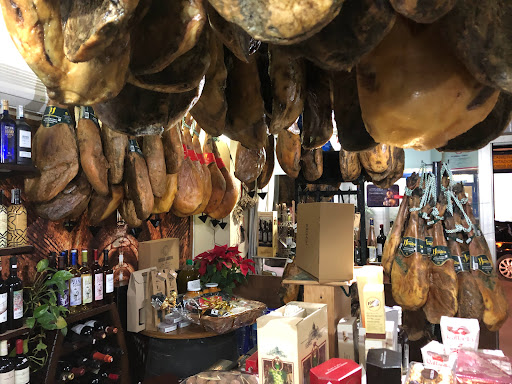 Bodeguita Jamoneria Juan Moreno ubicada en Villamartín (Cádiz)