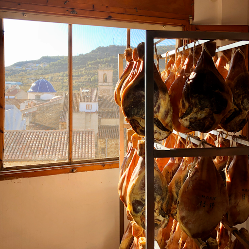 Celesmila carnicería Benassal ubicada en Benassal (Castellón)