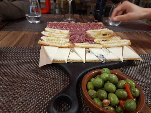 EL ESPAÑOL DELICATESSEN ubicada en Port d'Alcúdia (Islas Baleares)