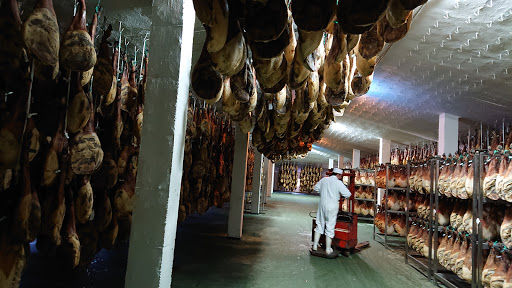 Productos del Encinar SL - Jamón de Bellota ibérico ubicada en Valverde de Burguillos (Badajoz)