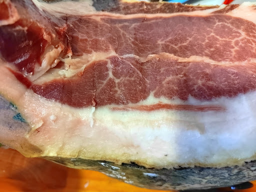 La Victoria de Guijuelo | Esencia Victoria | Lotes de Jamón y productos ibéricos de Salamanca ubicada en Guijuelo (Salamanca)